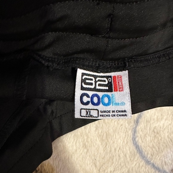 EUC 32 Cool shorts - Picture 3 of 3